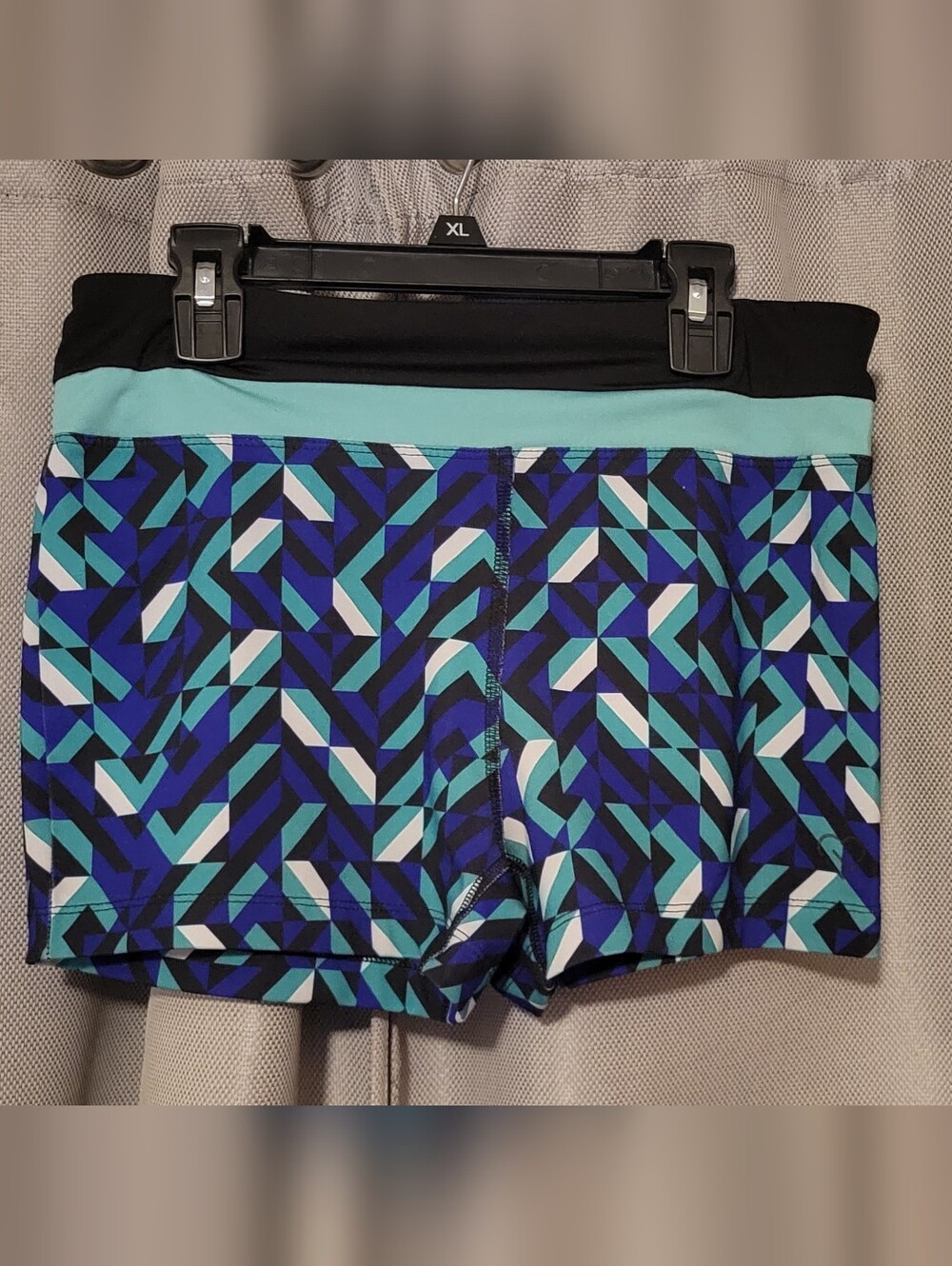 Women's Geometric Pattern Athletic Shorts in Blue and Teal